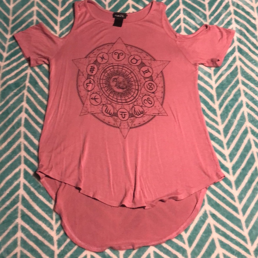 High-low,cold shoulder top